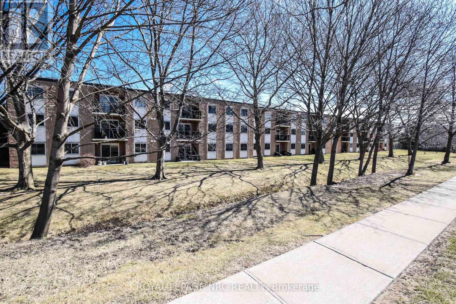212 - 6 WESTLAKE LANE Image 7