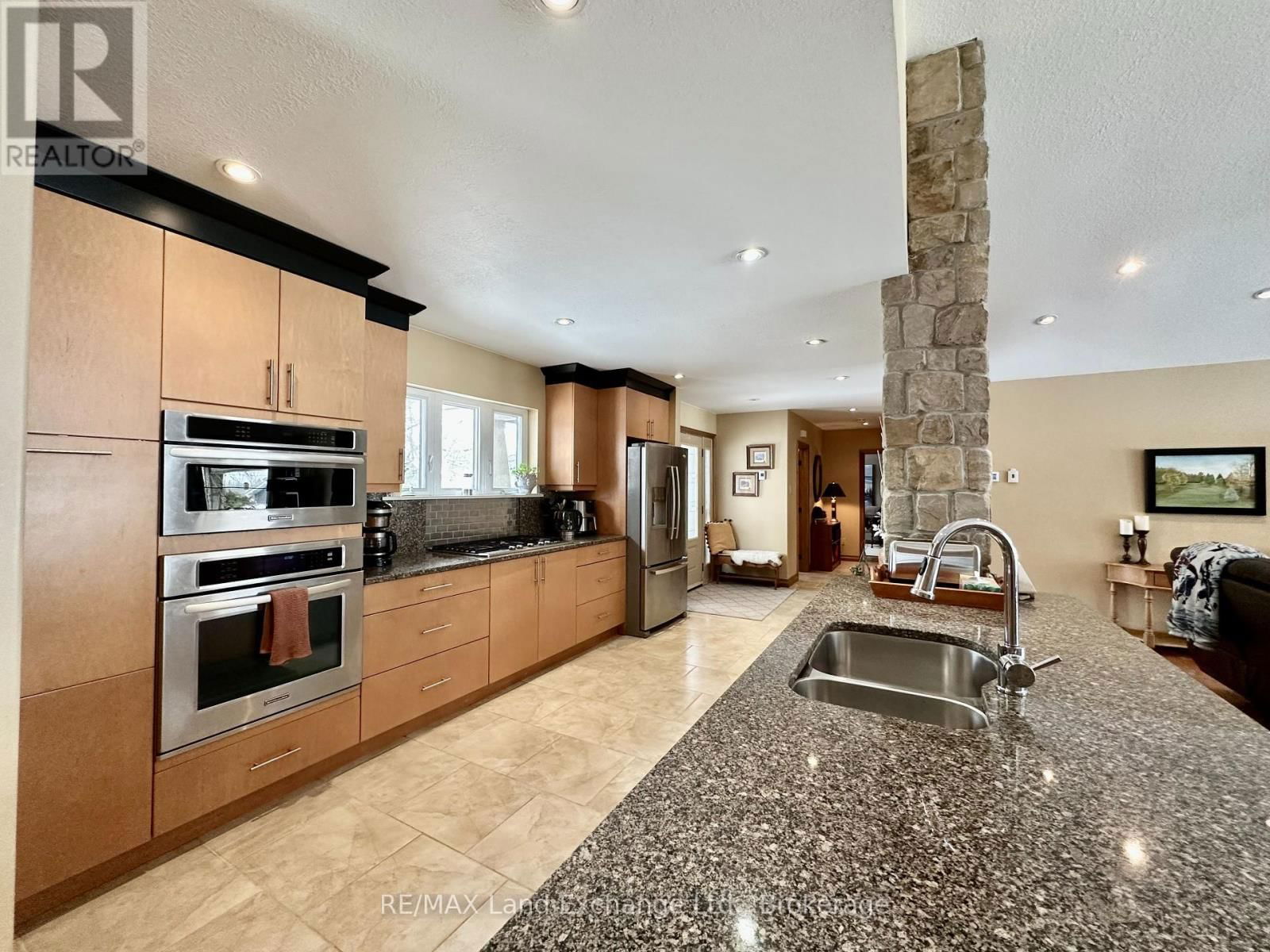 203 CAMPBELL CRESCENT Image 13