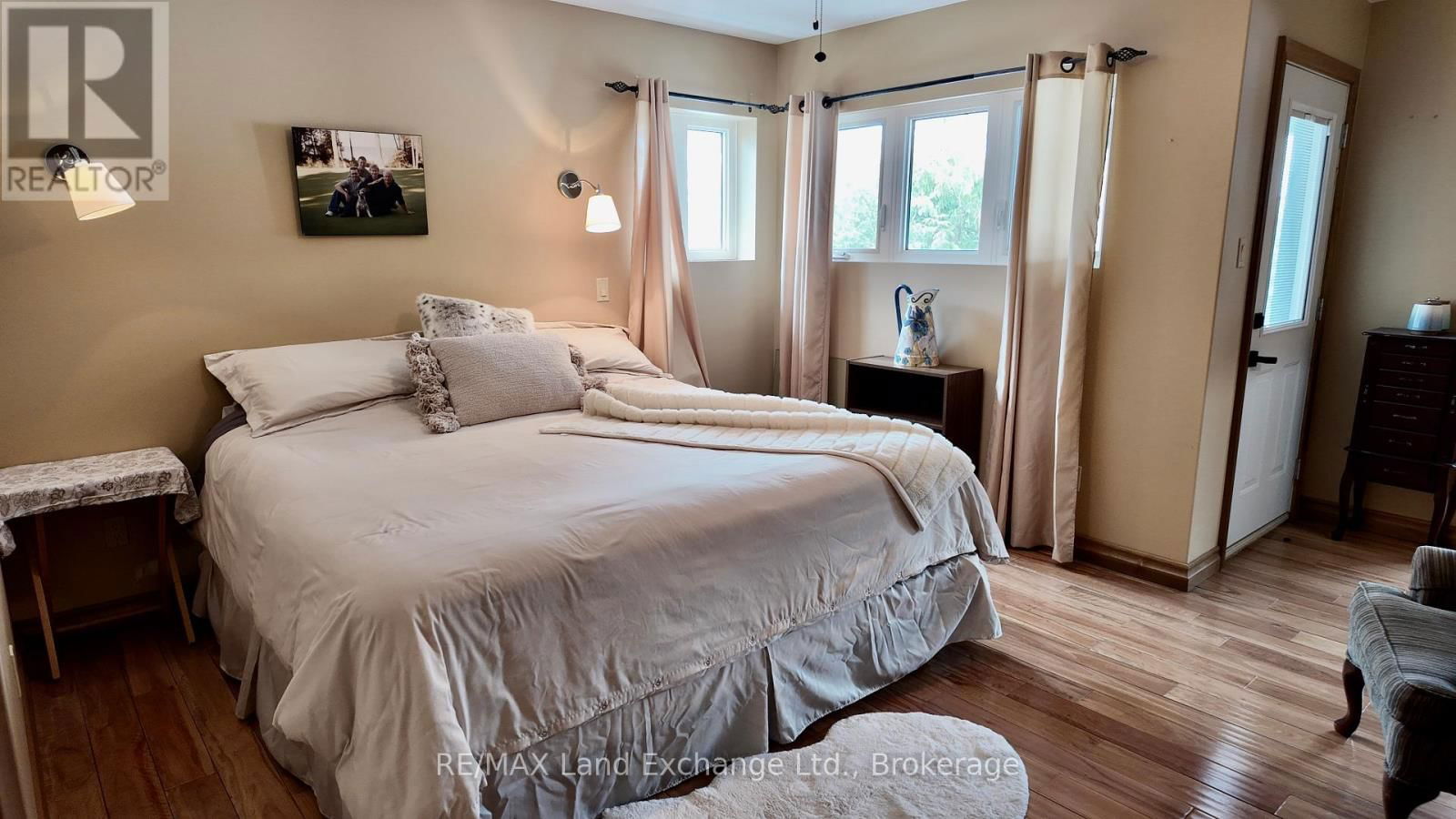 203 CAMPBELL CRESCENT Image 16