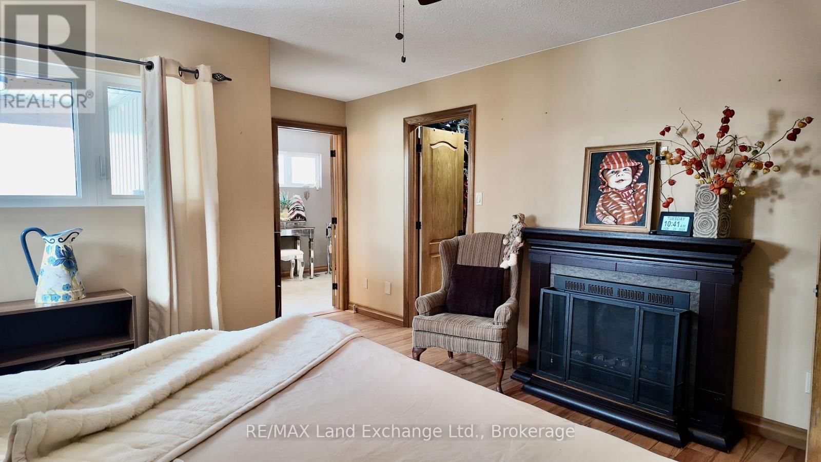 203 CAMPBELL CRESCENT Image 17