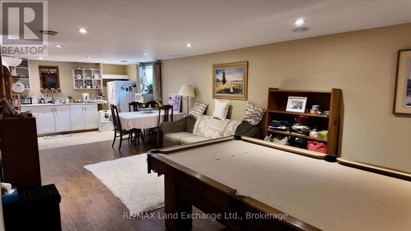 203 CAMPBELL CRESCENT Image 26