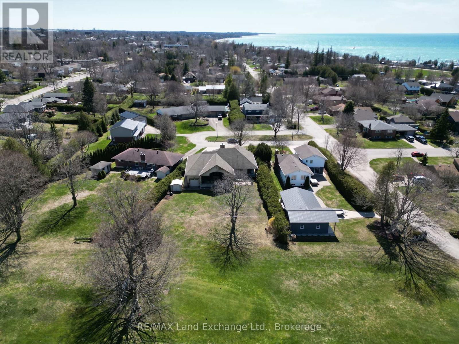 203 CAMPBELL CRESCENT Image 5