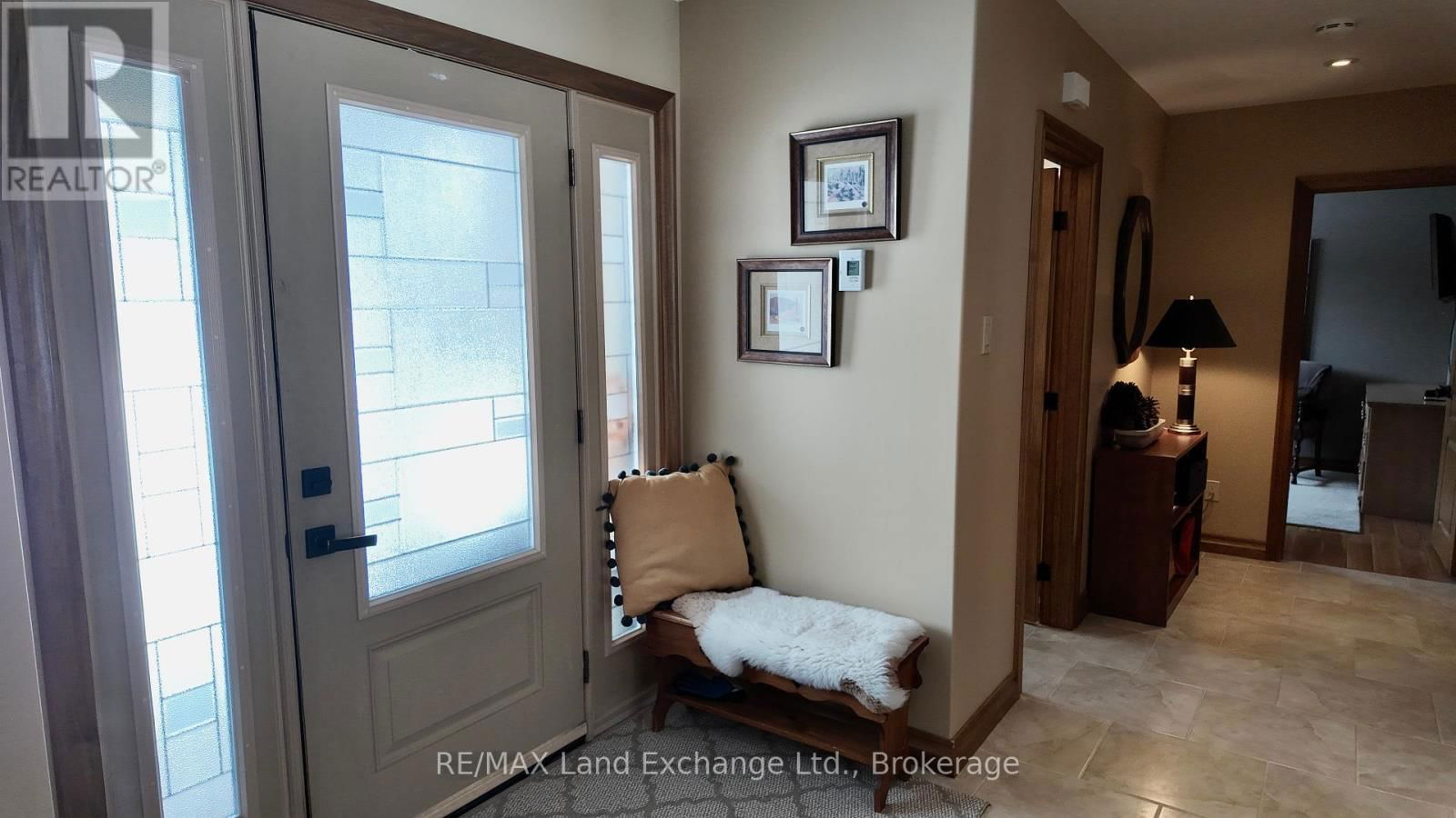 203 CAMPBELL CRESCENT Image 9