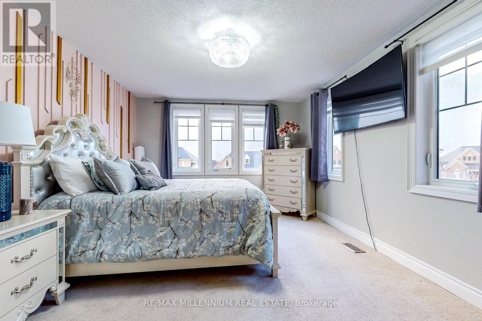 19 MITCHELL CRESCENT Image 33