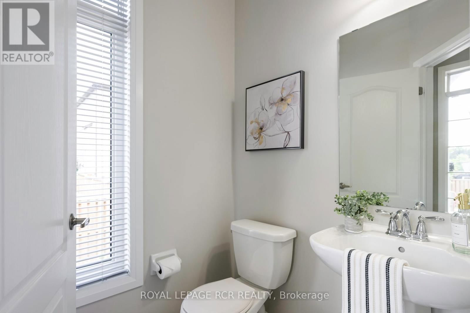 12 LANDSBOROUGH STREET Image 14