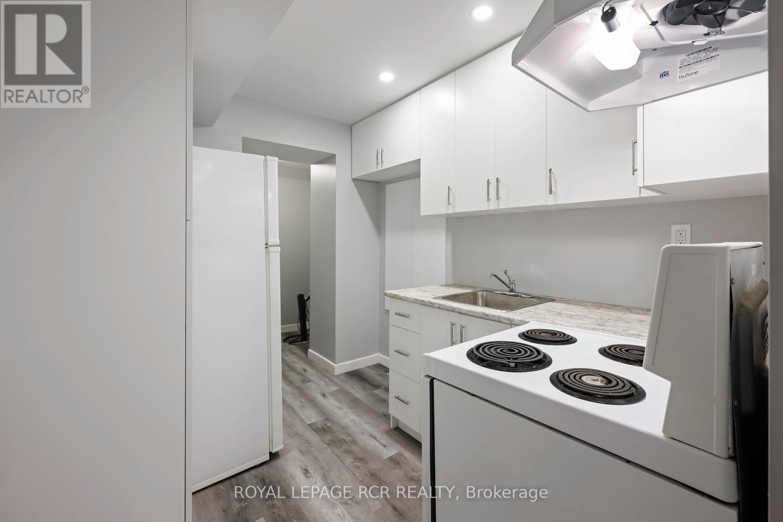 12 LANDSBOROUGH STREET Image 26