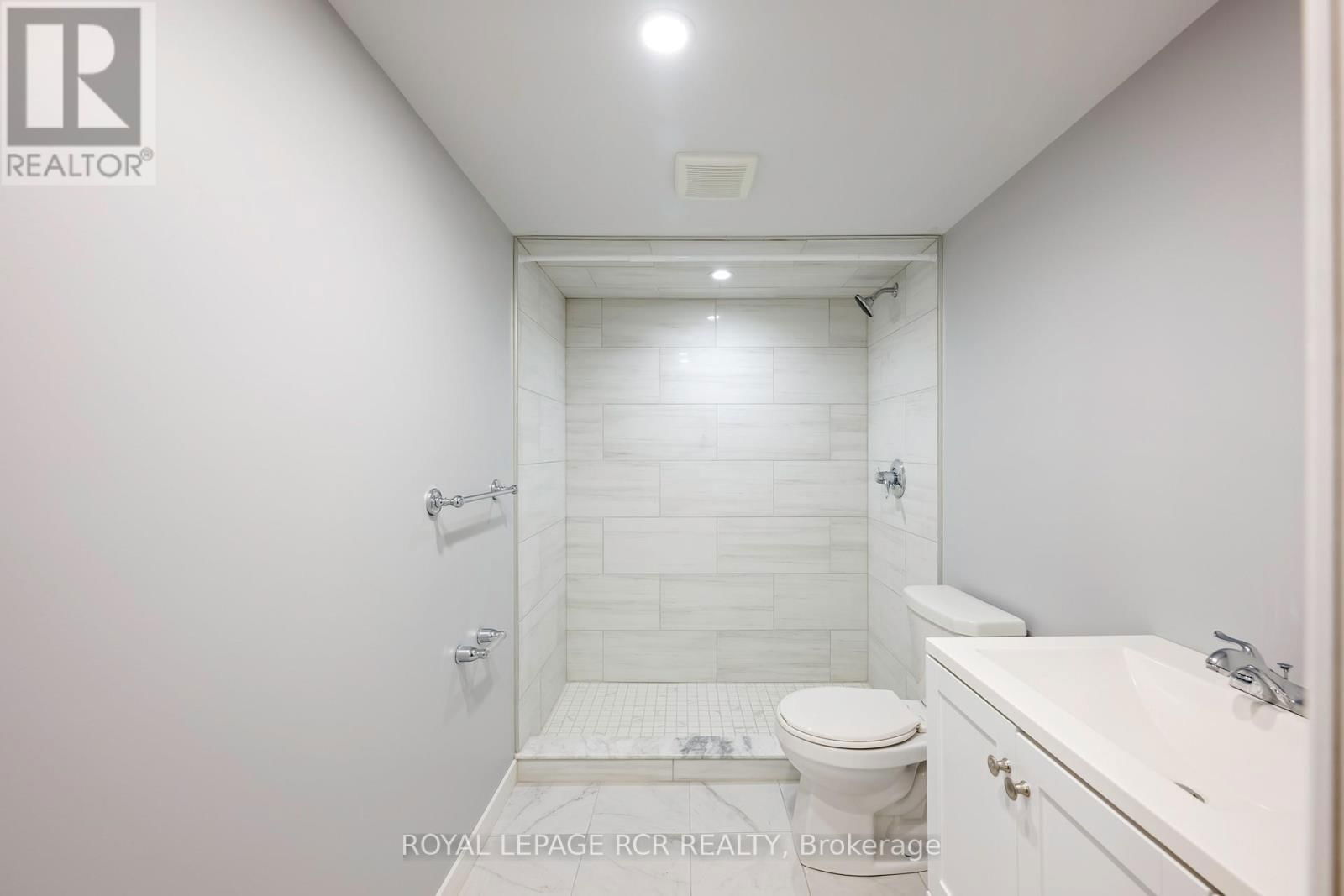 12 LANDSBOROUGH STREET Image 29