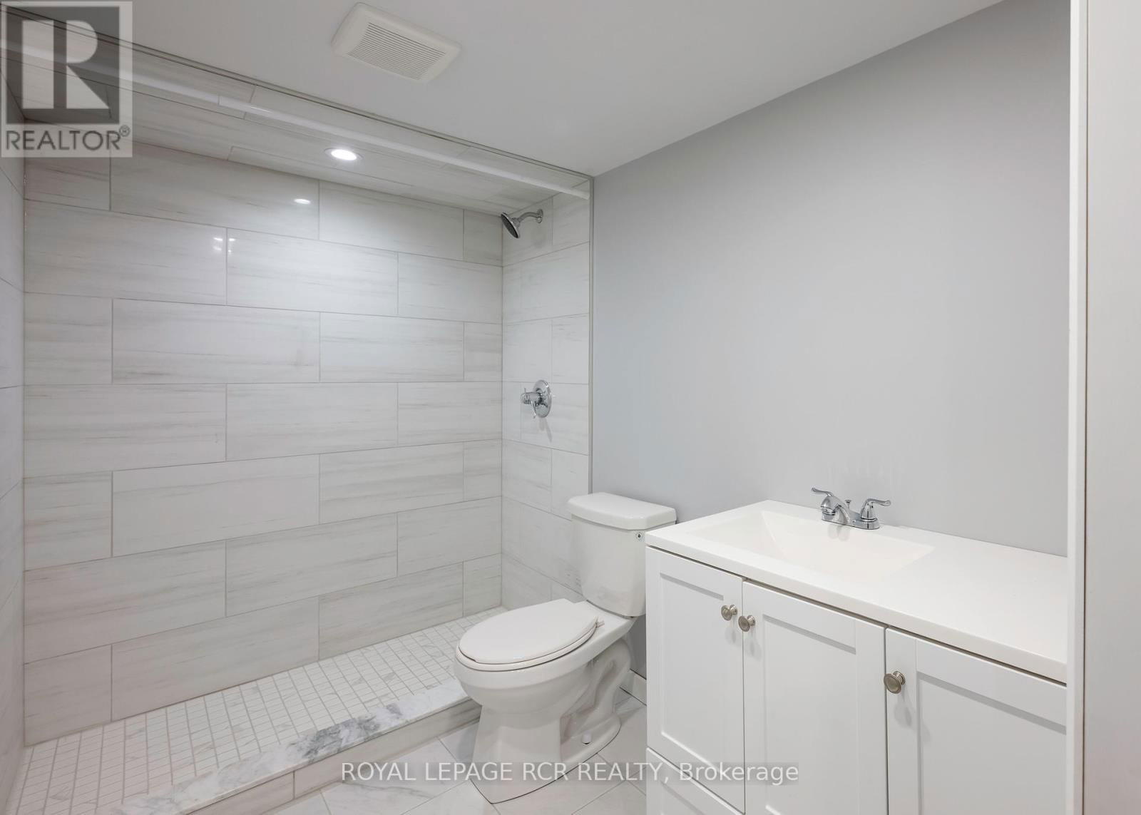12 LANDSBOROUGH STREET Image 30