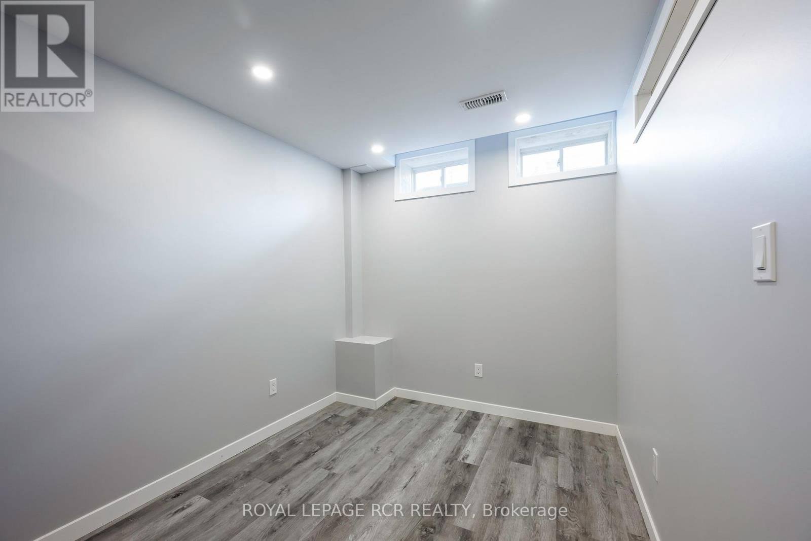 12 LANDSBOROUGH STREET Image 33
