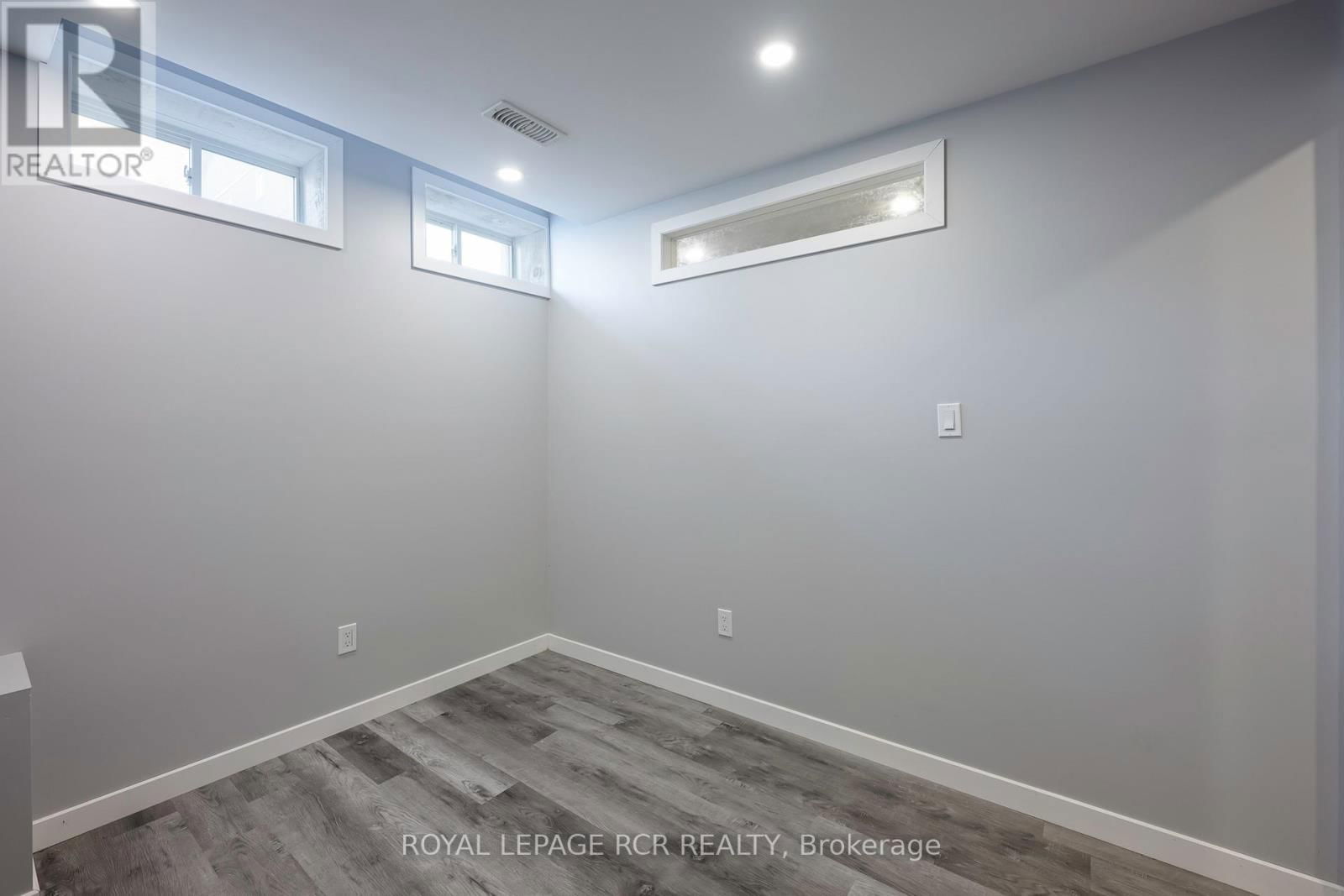 12 LANDSBOROUGH STREET Image 34
