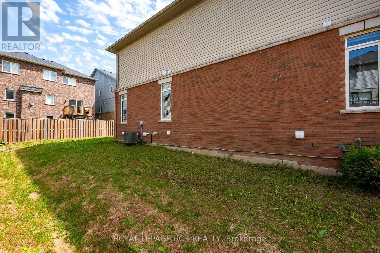 12 LANDSBOROUGH STREET Image 38
