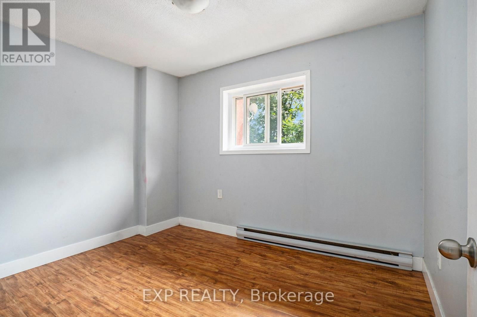 12 GARDEN STREET Image 16