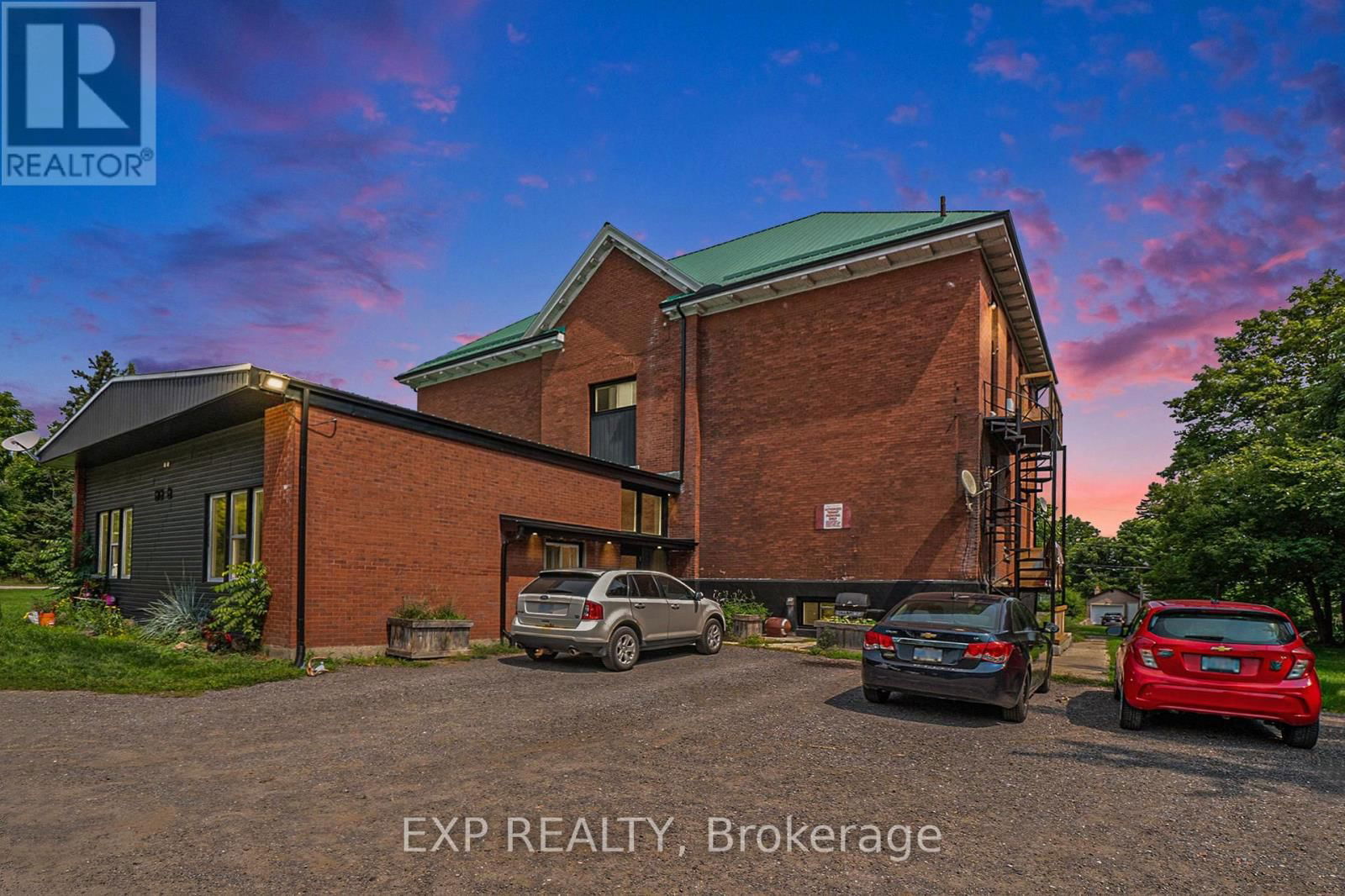 12 GARDEN STREET Image 37