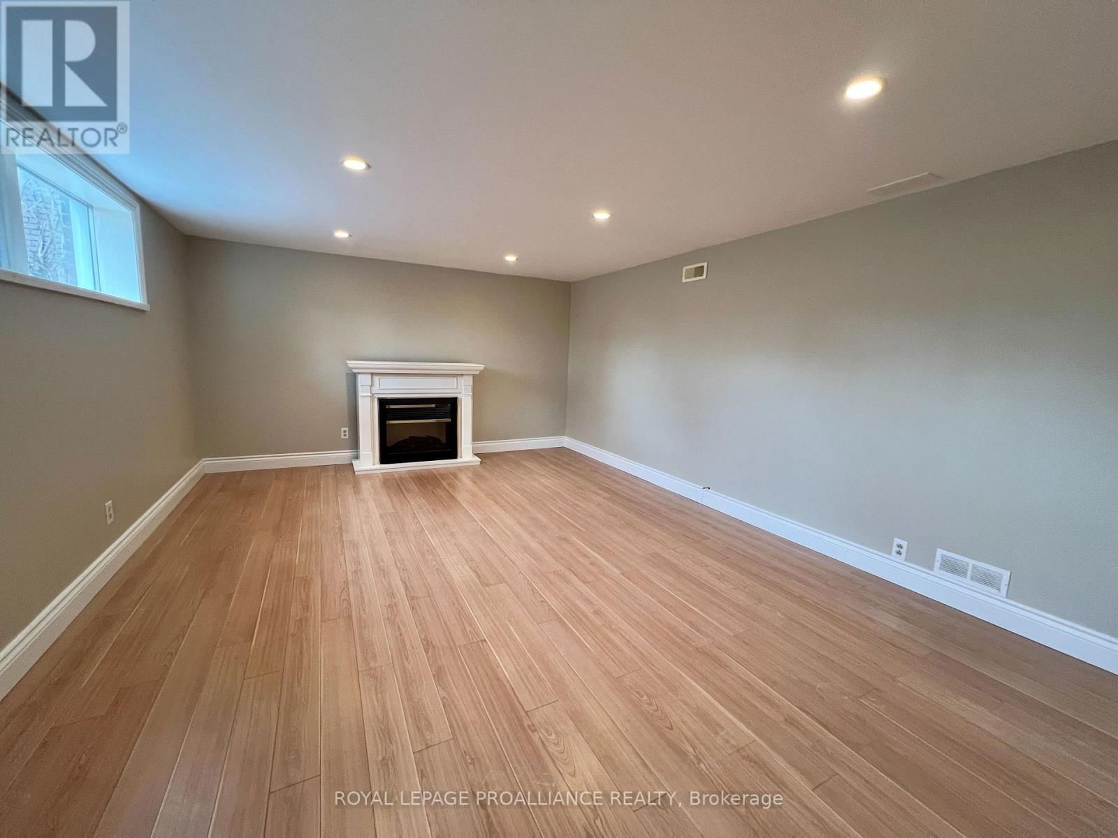 10 MEADOWVALE AVENUE Image 16