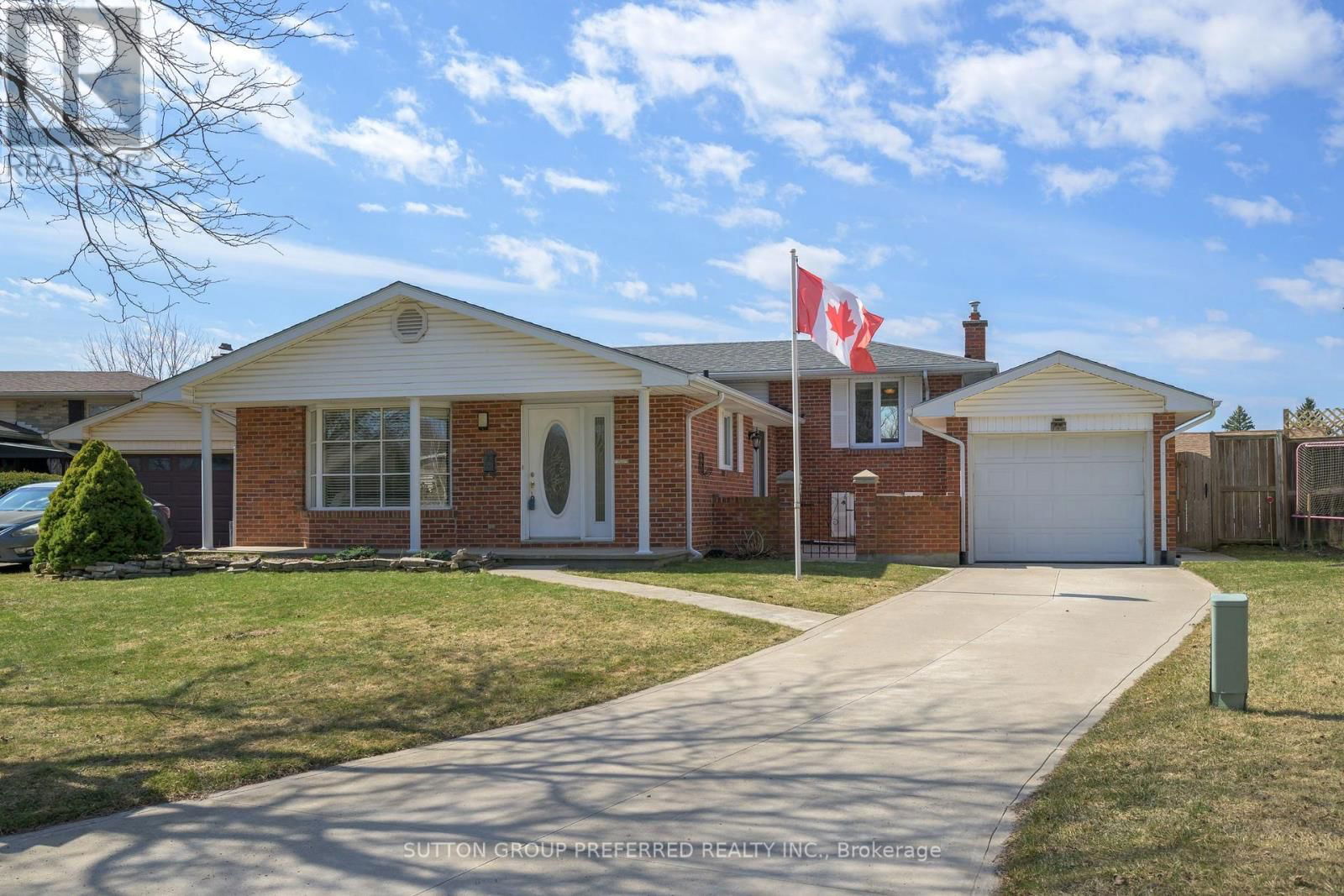 144 MERIDENE CRESCENT WEST Image 1