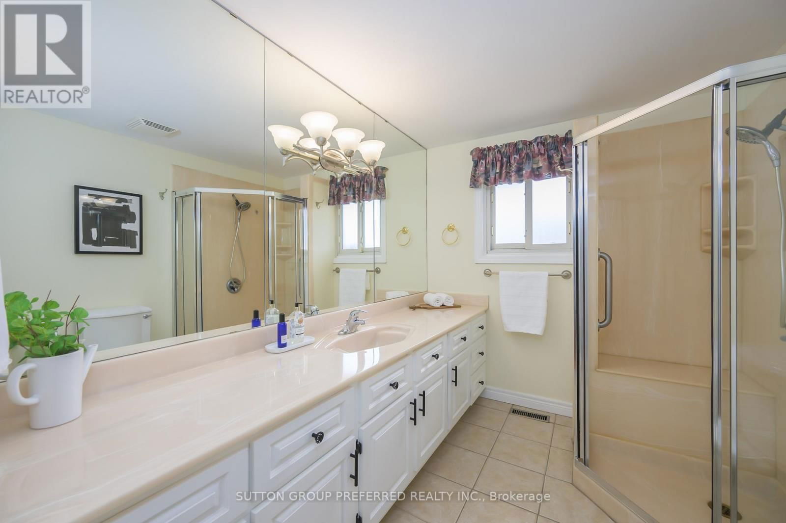 144 MERIDENE CRESCENT WEST Image 21