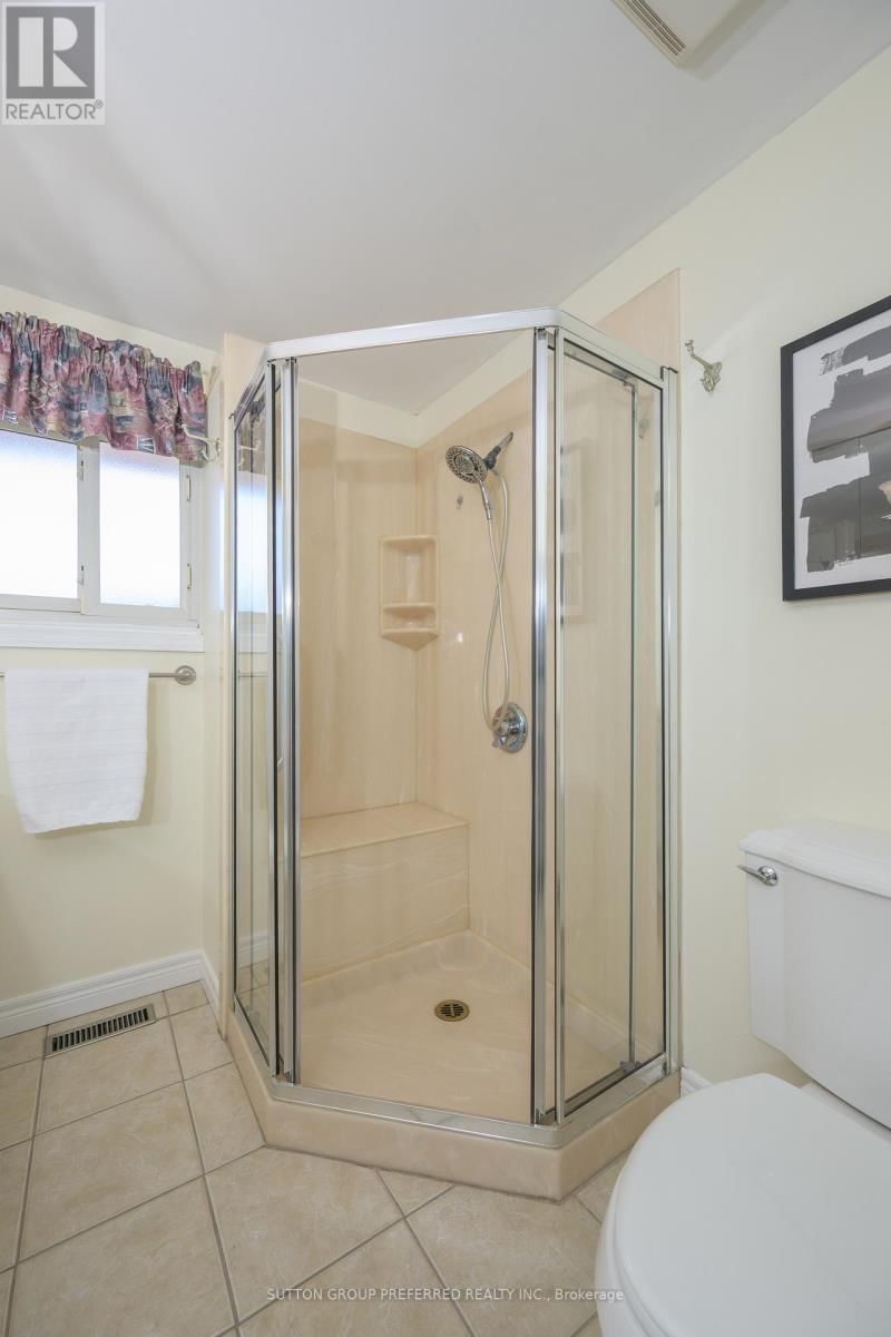 144 MERIDENE CRESCENT WEST Image 22