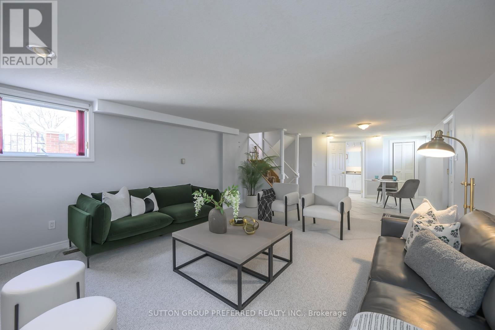 144 MERIDENE CRESCENT WEST Image 25