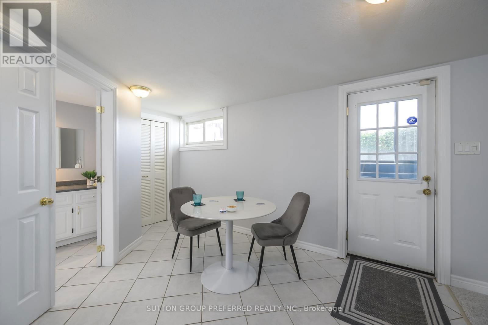 144 MERIDENE CRESCENT WEST Image 26
