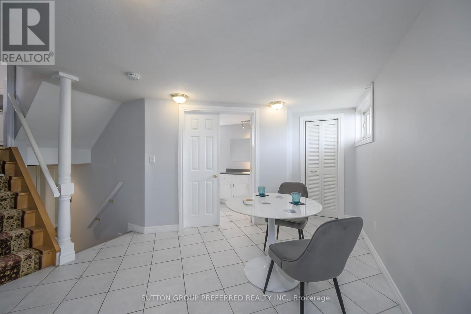 144 MERIDENE CRESCENT WEST Image 27
