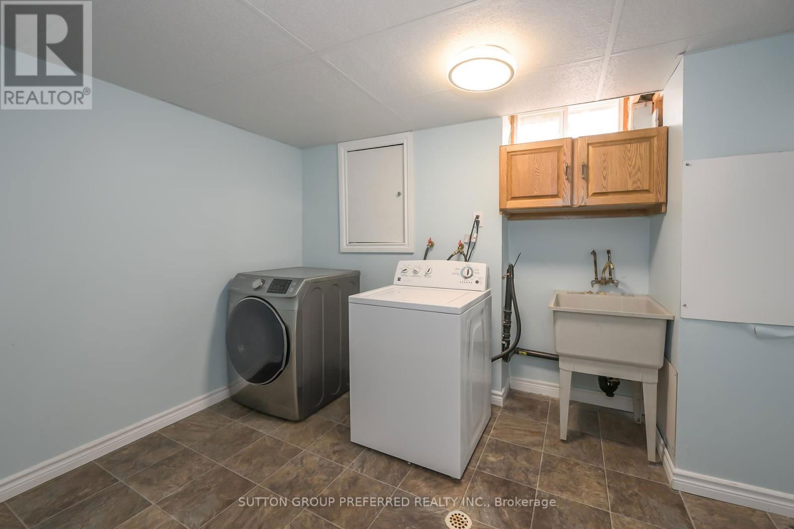 144 MERIDENE CRESCENT WEST Image 30