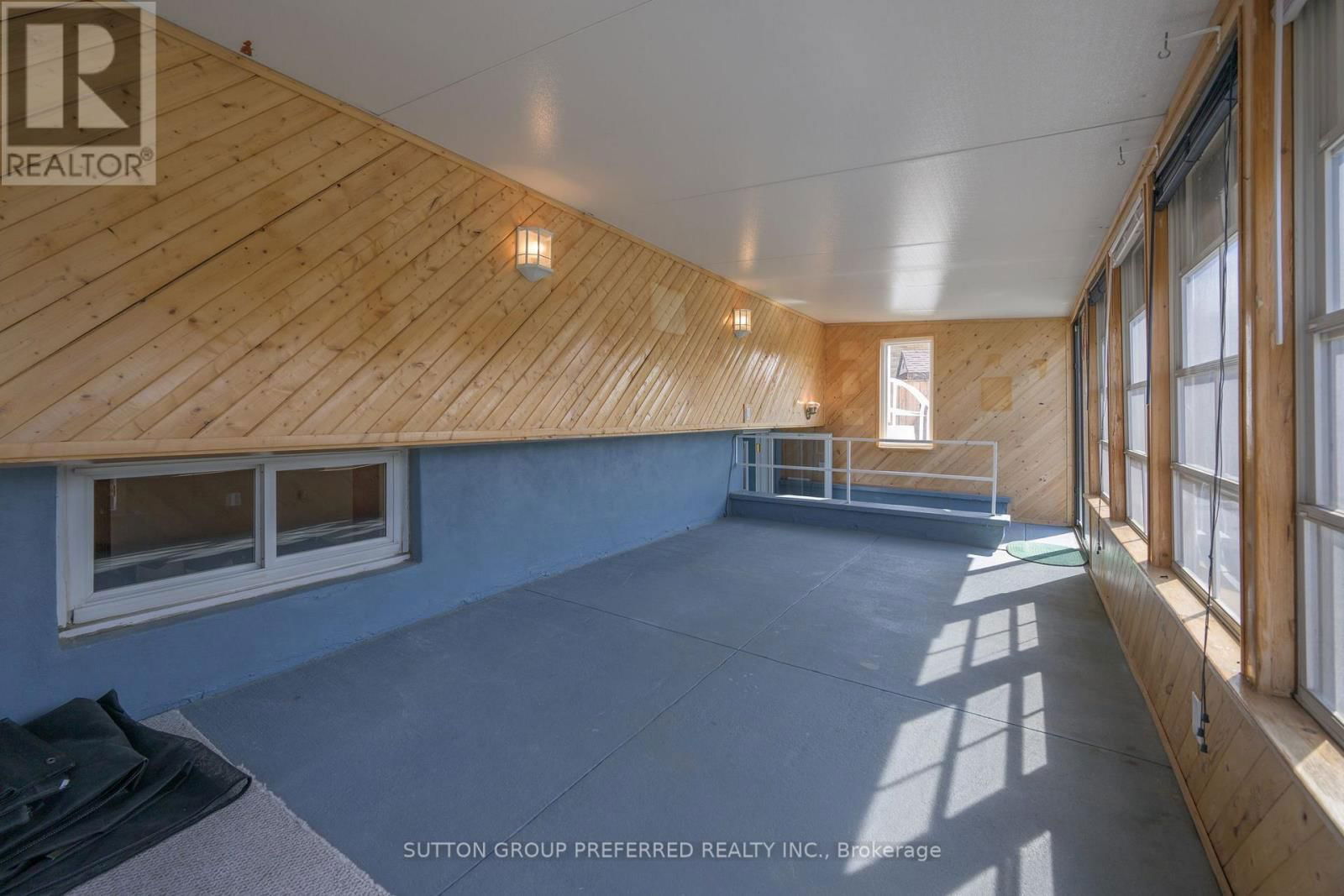 144 MERIDENE CRESCENT WEST Image 32