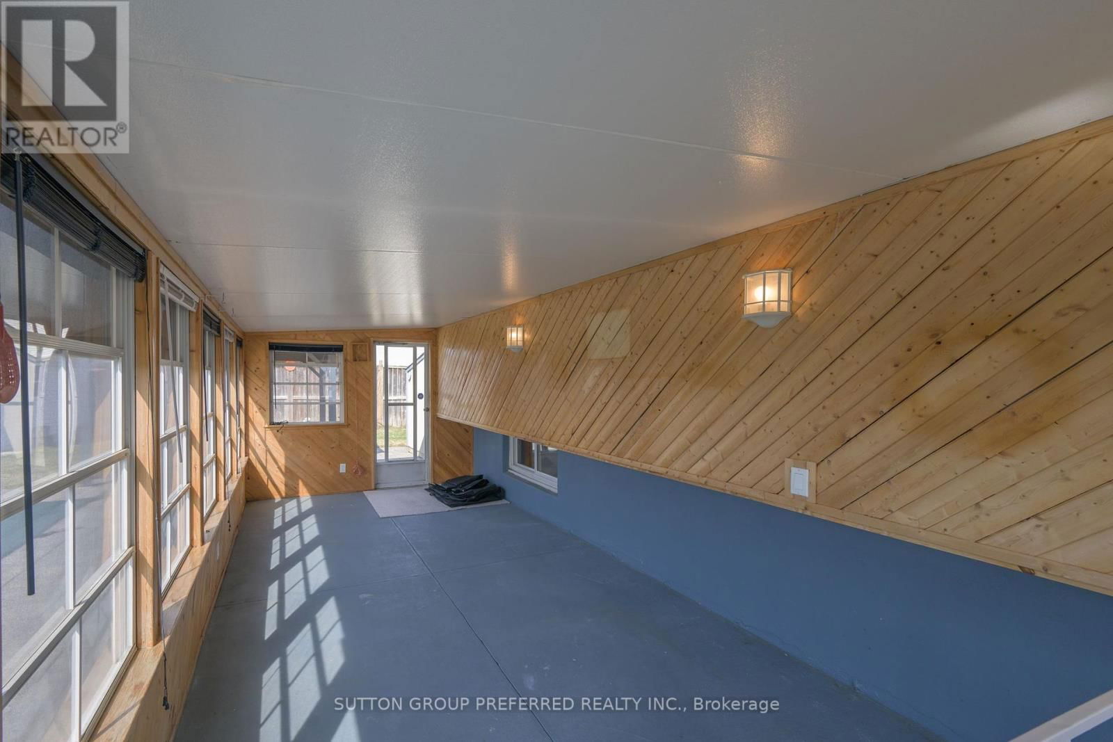 144 MERIDENE CRESCENT WEST Image 34