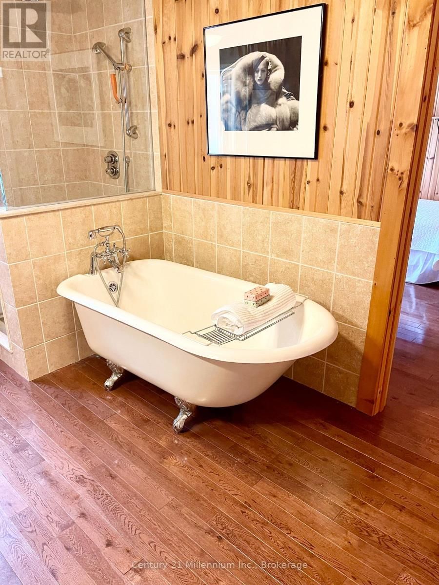150 ST MORITZ CRESCENT Image 27
