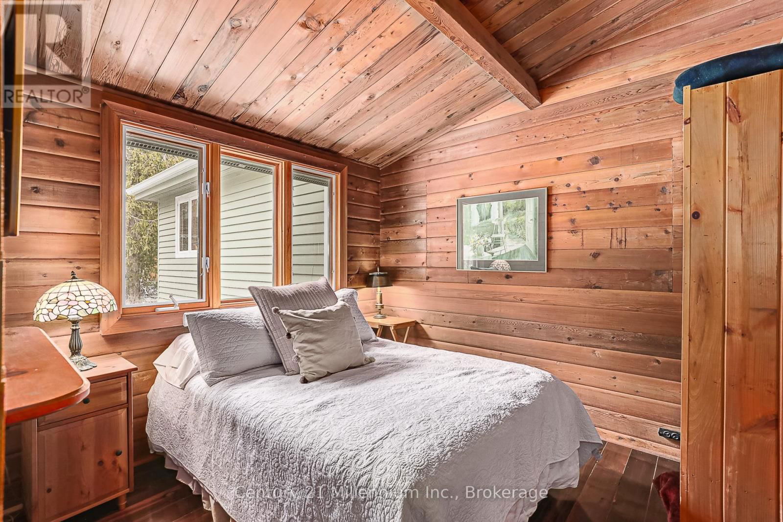 150 ST MORITZ CRESCENT Image 33