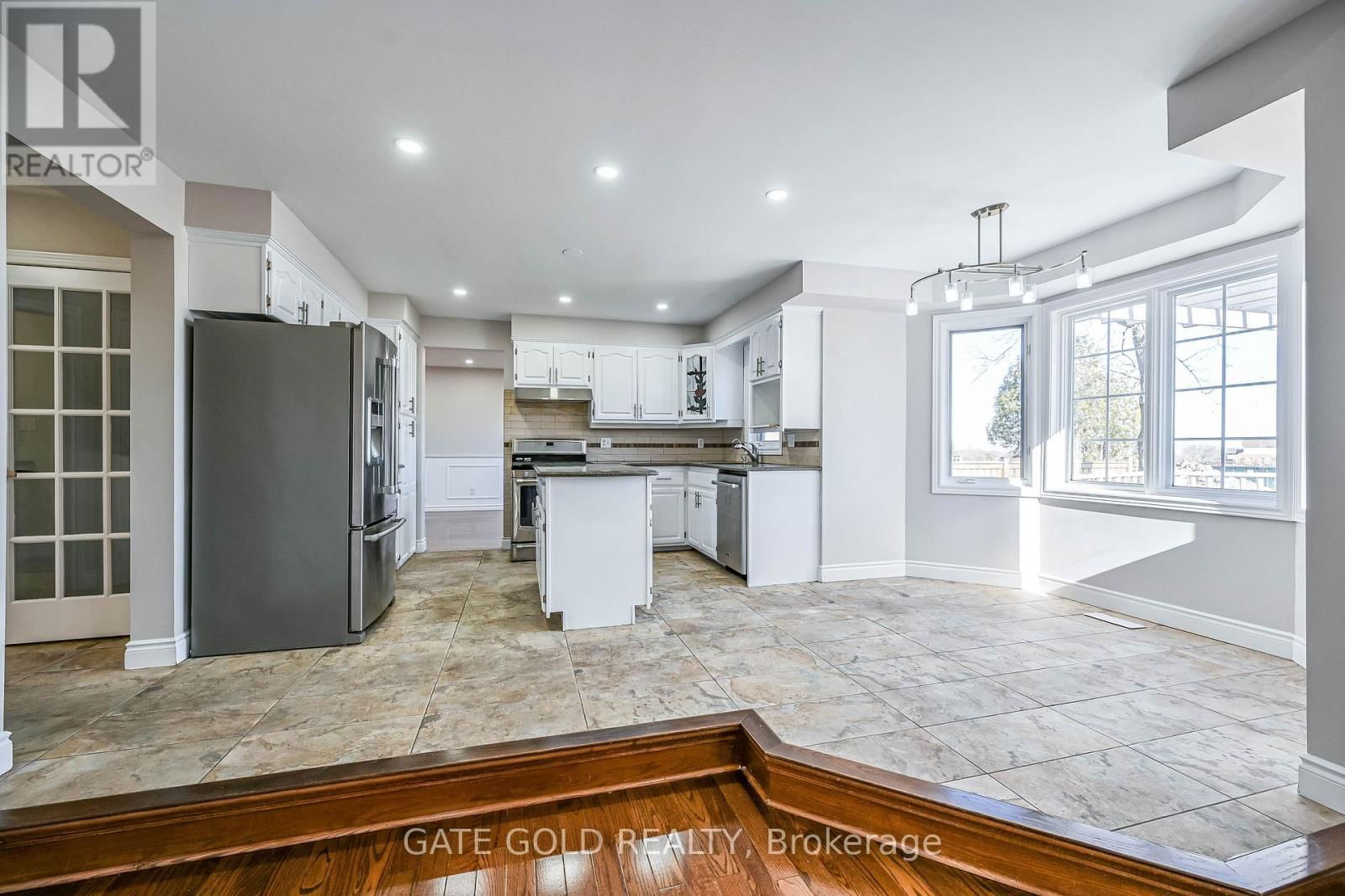 228 HIGHLAND ROAD WEST Image 10
