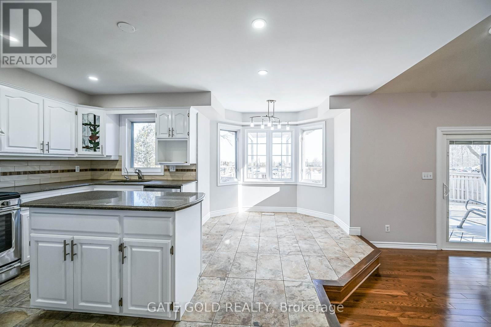228 HIGHLAND ROAD WEST Image 9