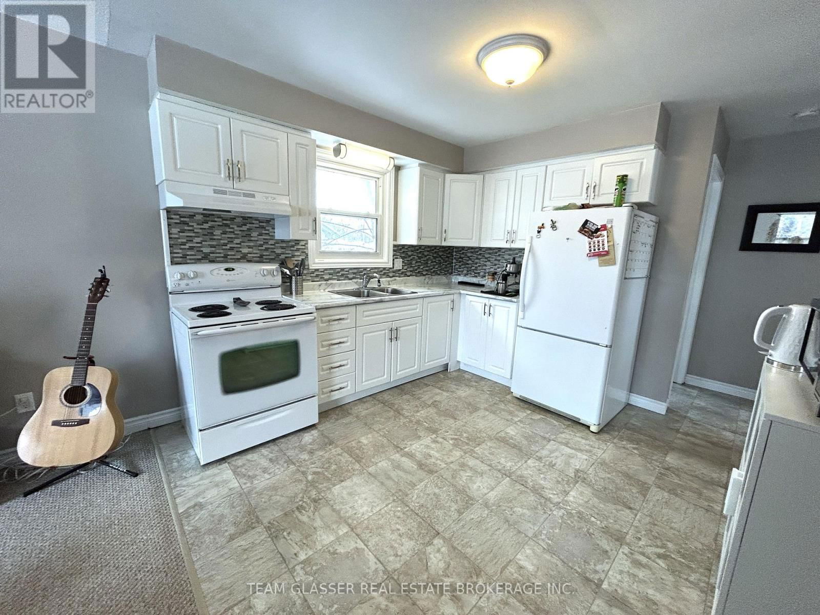 630 VICTORIA STREET Image 14