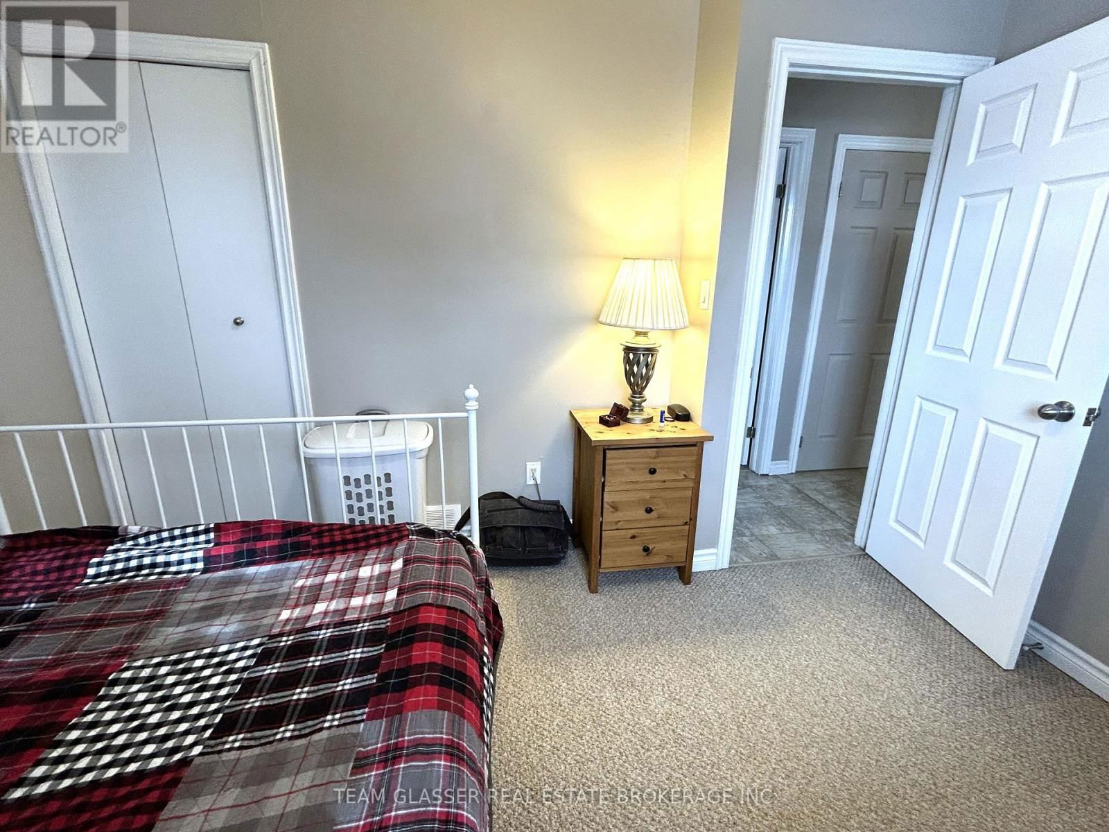 630 VICTORIA STREET Image 18