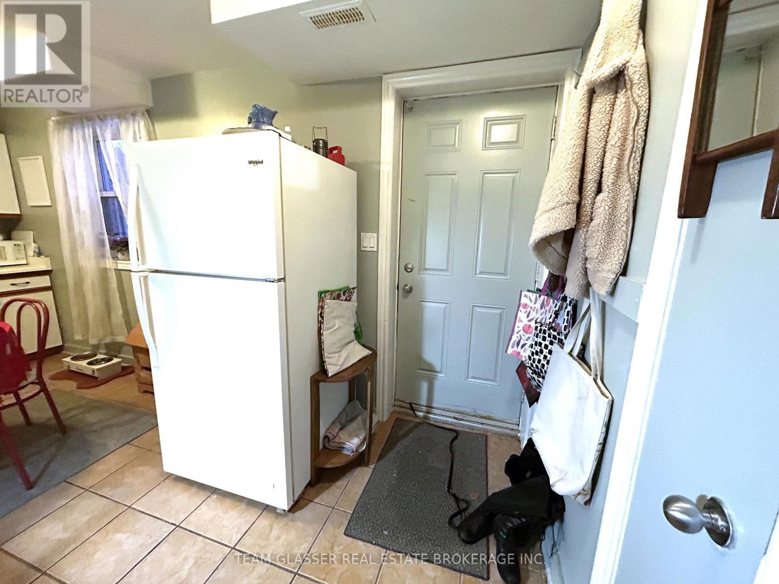 630 VICTORIA STREET Image 22