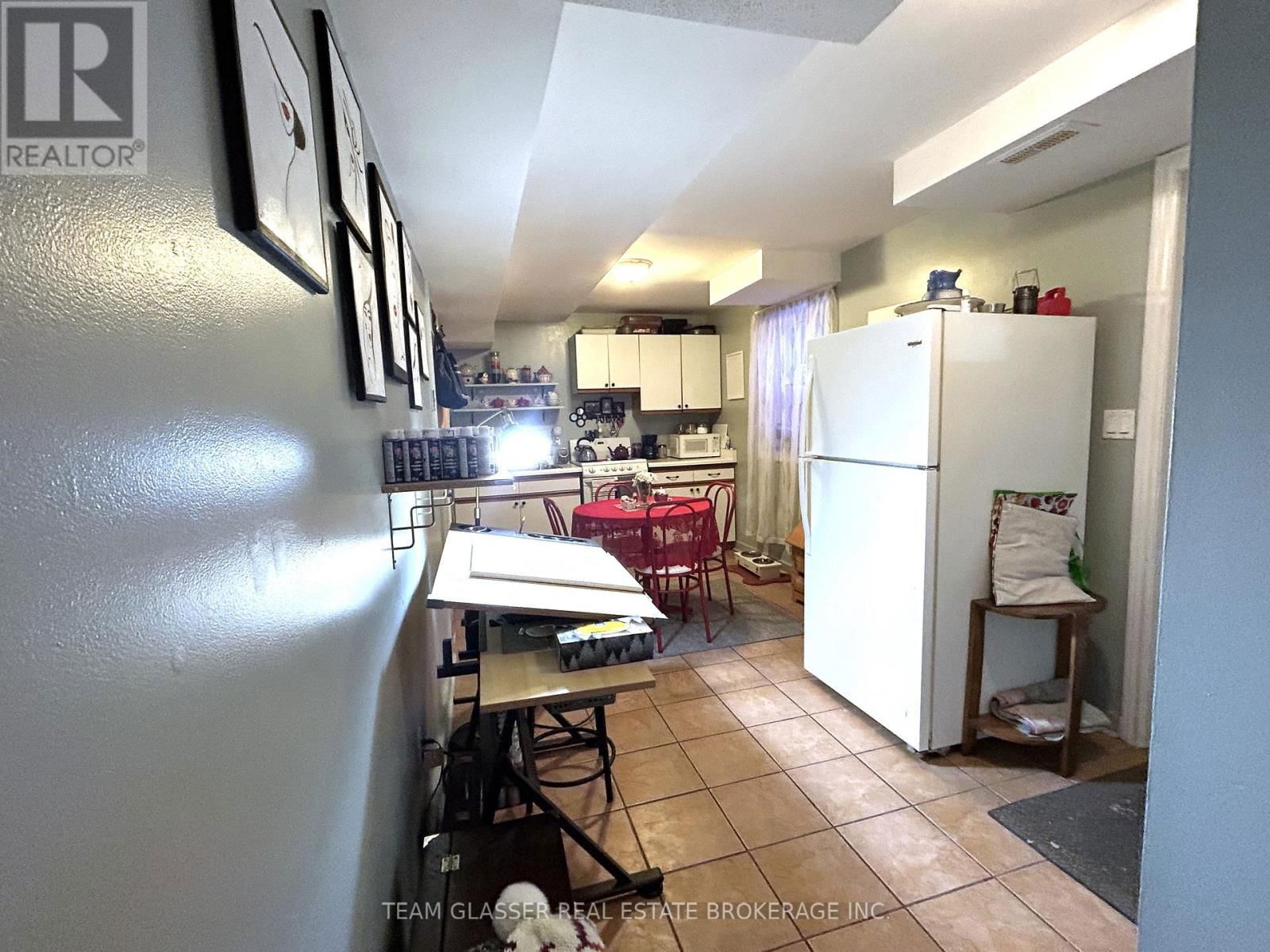 630 VICTORIA STREET Image 23
