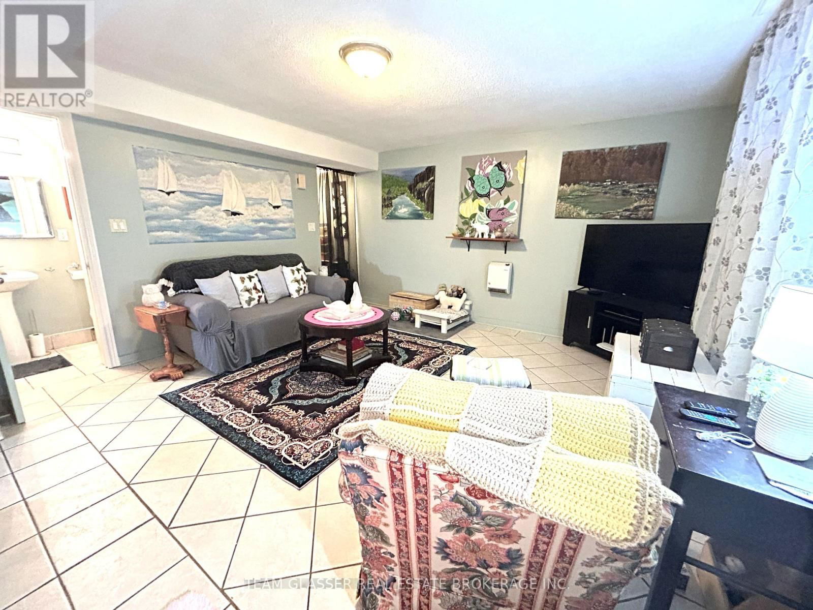 630 VICTORIA STREET Image 26