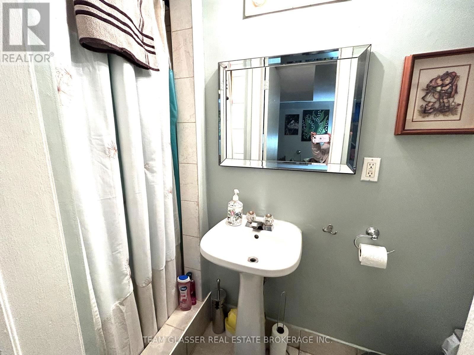 630 VICTORIA STREET Image 29