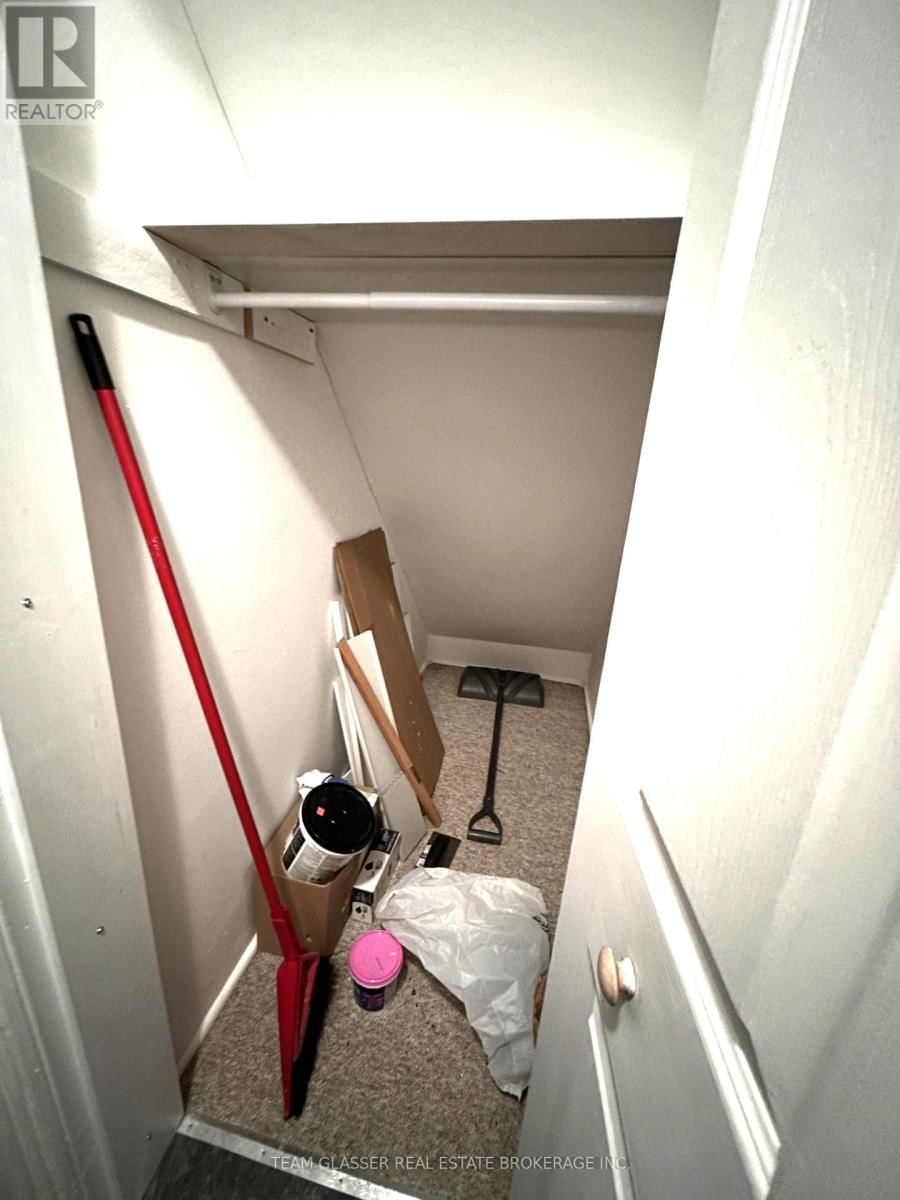 630 VICTORIA STREET Image 35