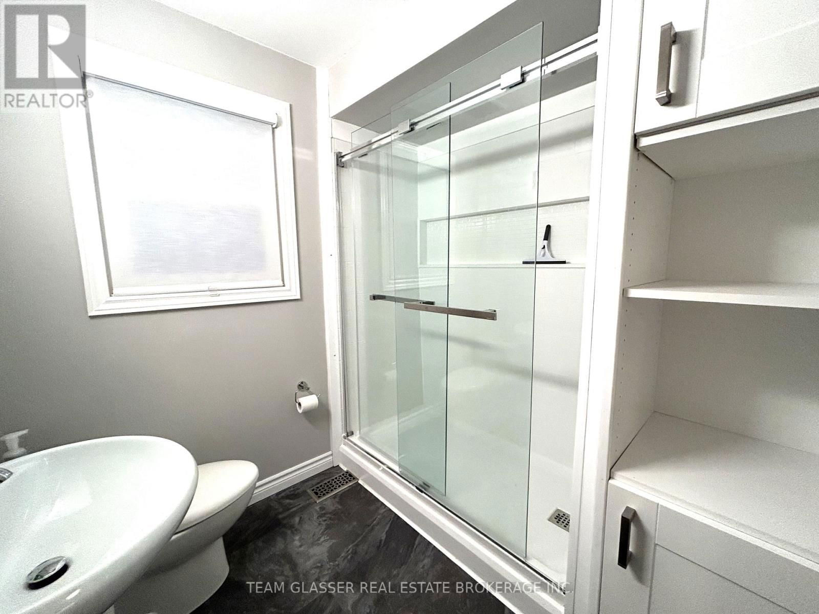630 VICTORIA STREET Image 7
