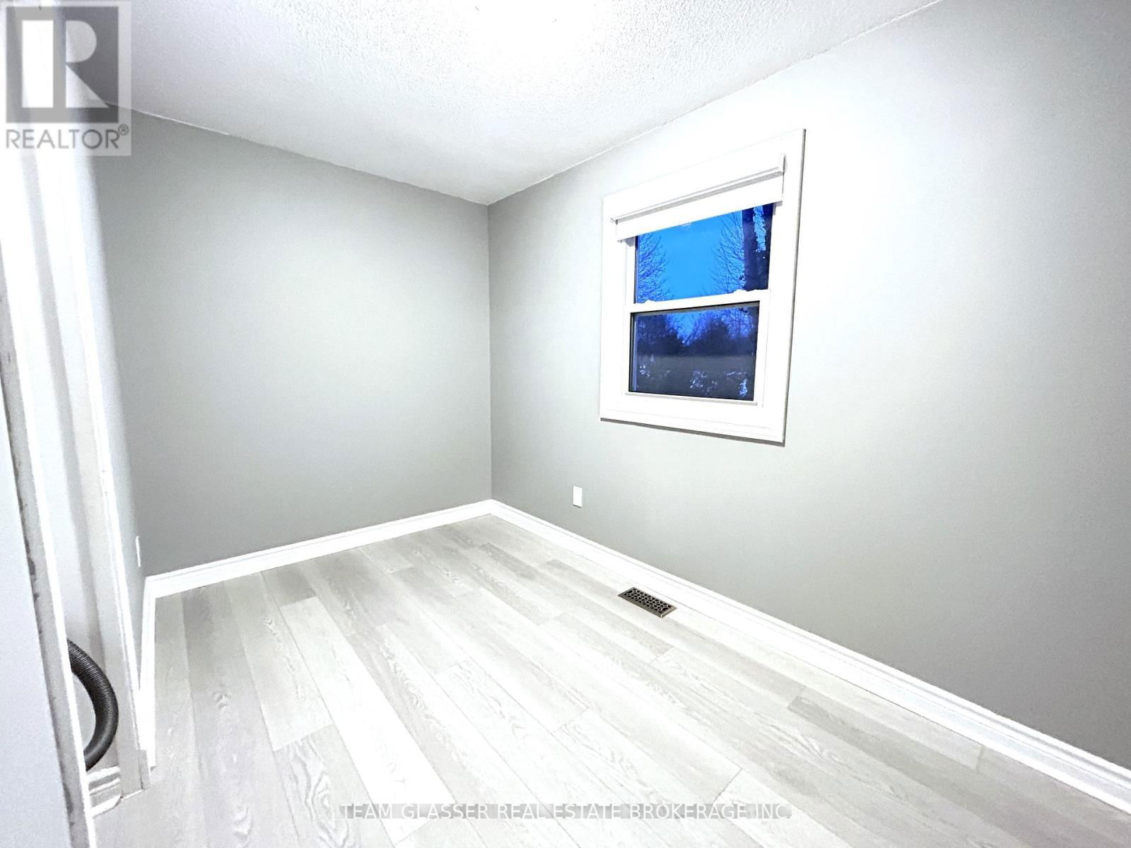 630 VICTORIA STREET Image 8