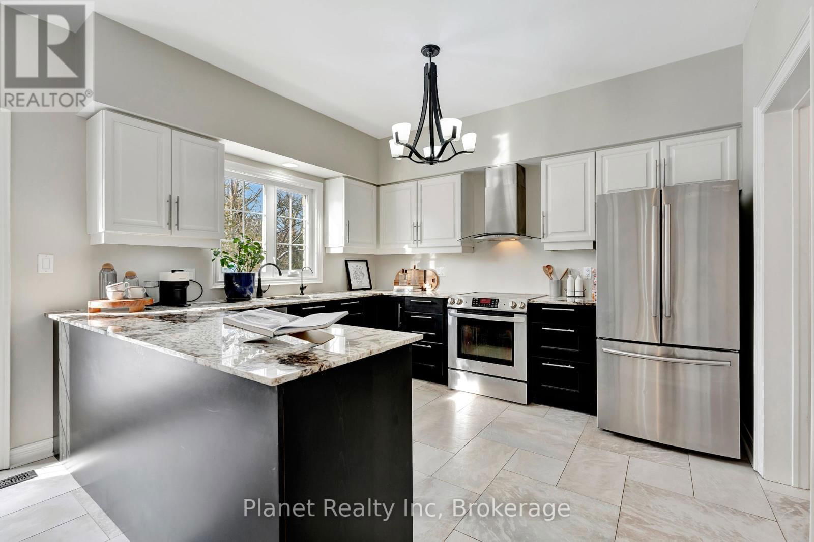 7 - 25 MANOR PARK CRESCENT Image 12