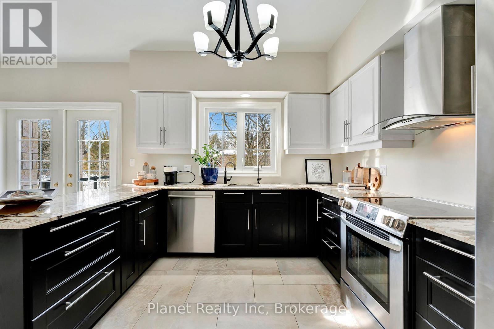 7 - 25 MANOR PARK CRESCENT Image 13