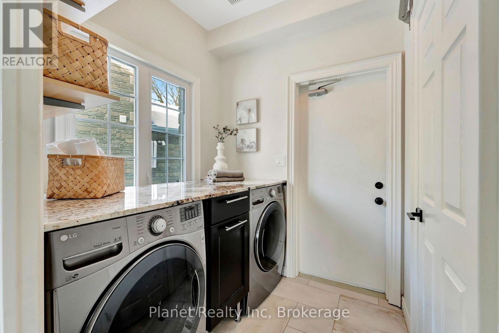 7 - 25 MANOR PARK CRESCENT Image 18