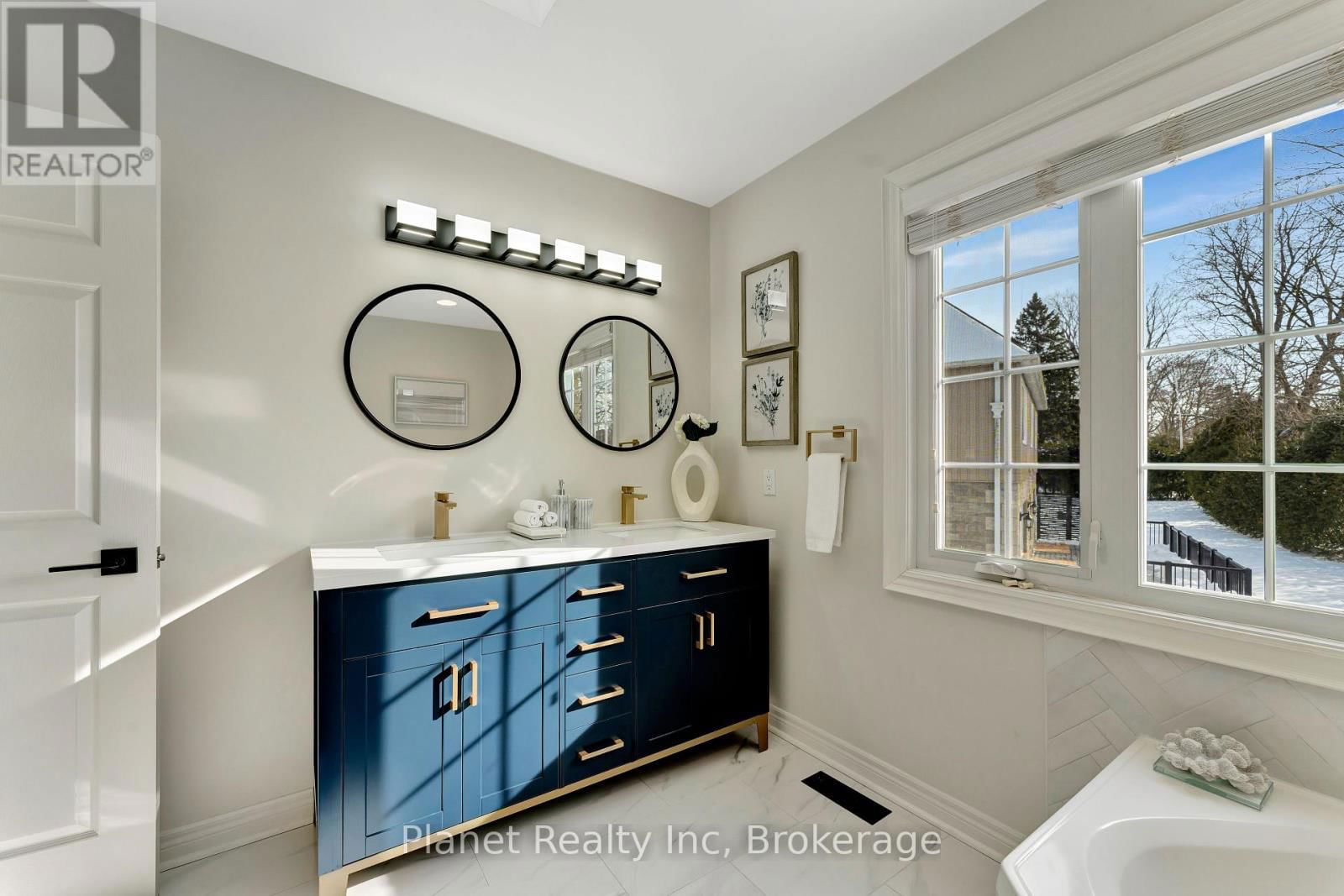 7 - 25 MANOR PARK CRESCENT Image 27