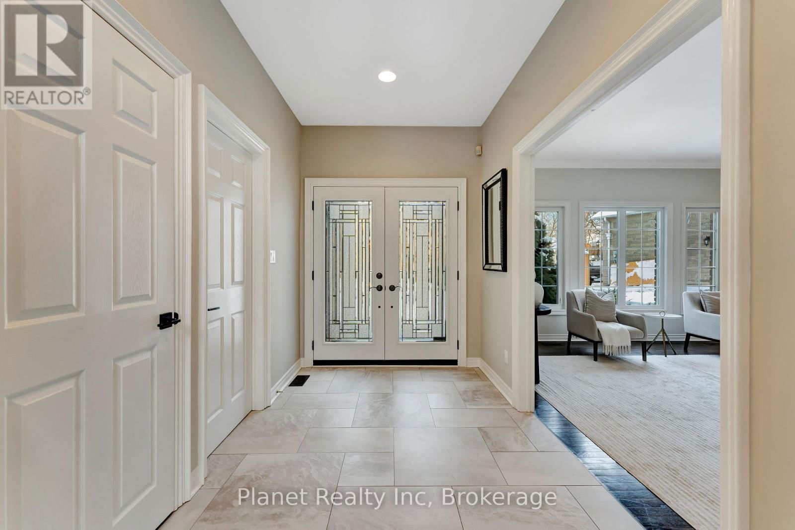7 - 25 MANOR PARK CRESCENT Image 6