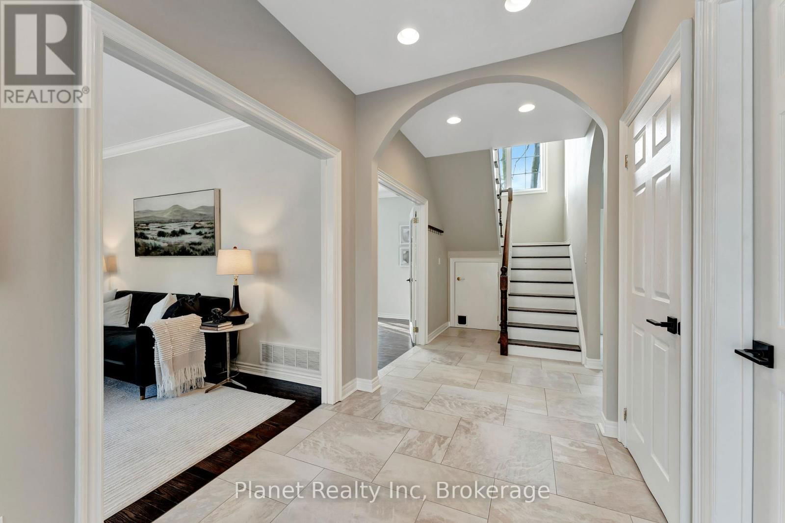 7 - 25 MANOR PARK CRESCENT Image 7