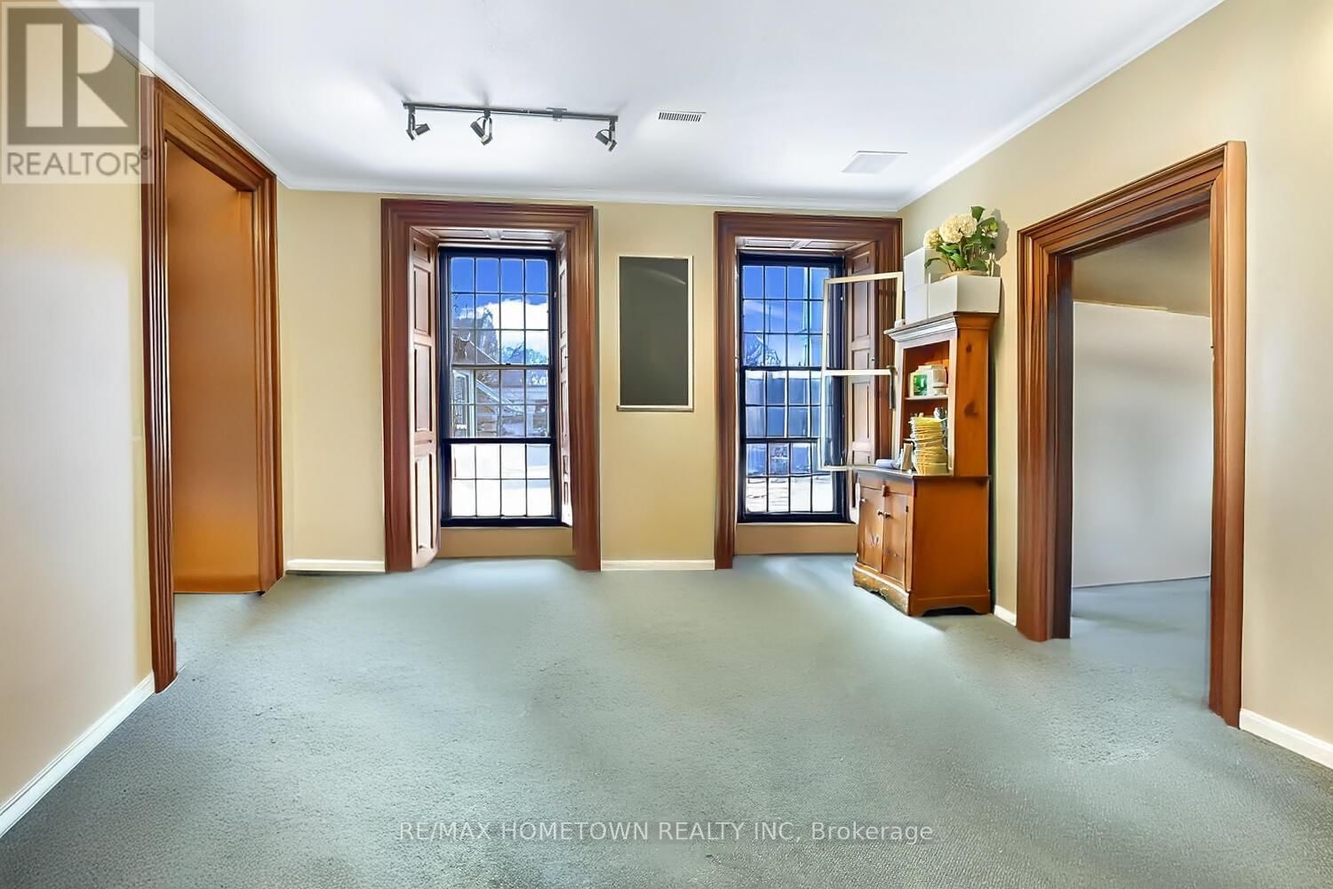 64 KING STREET EAST Image 15