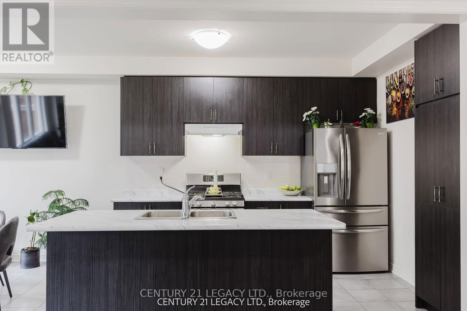 180 AGRO STREET Image 15