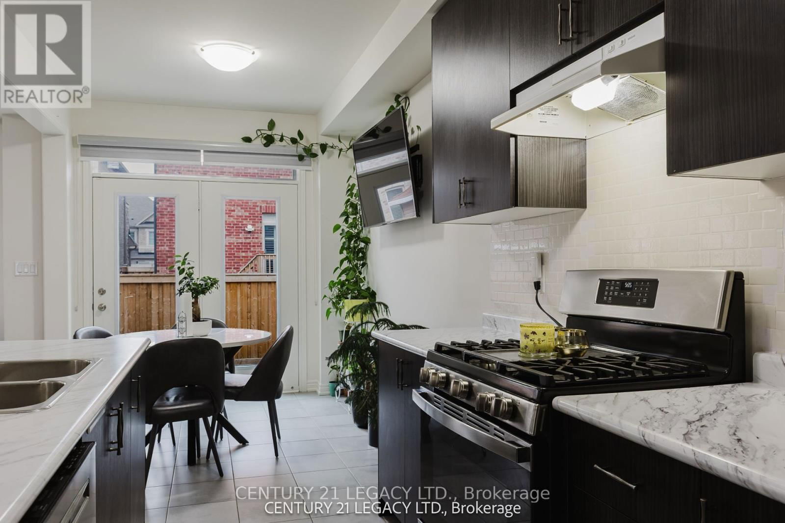180 AGRO STREET Image 16