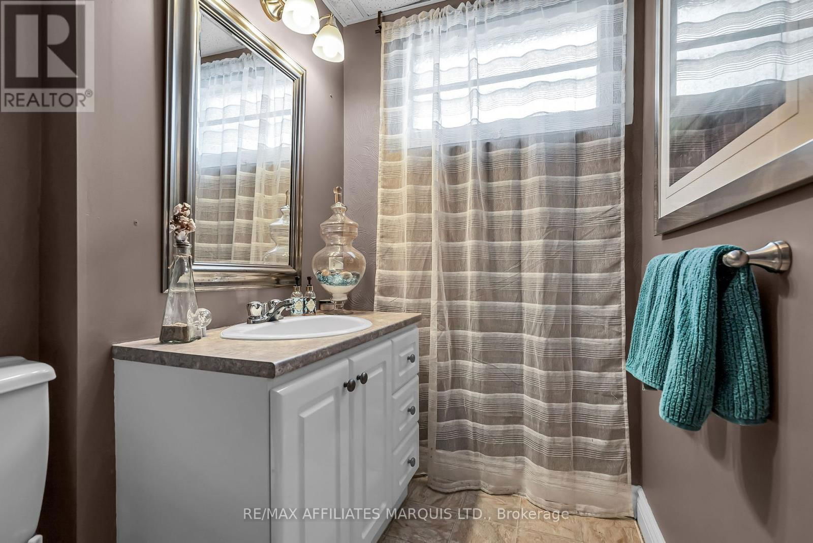 1006 RIVERDALE AVENUE Image 29